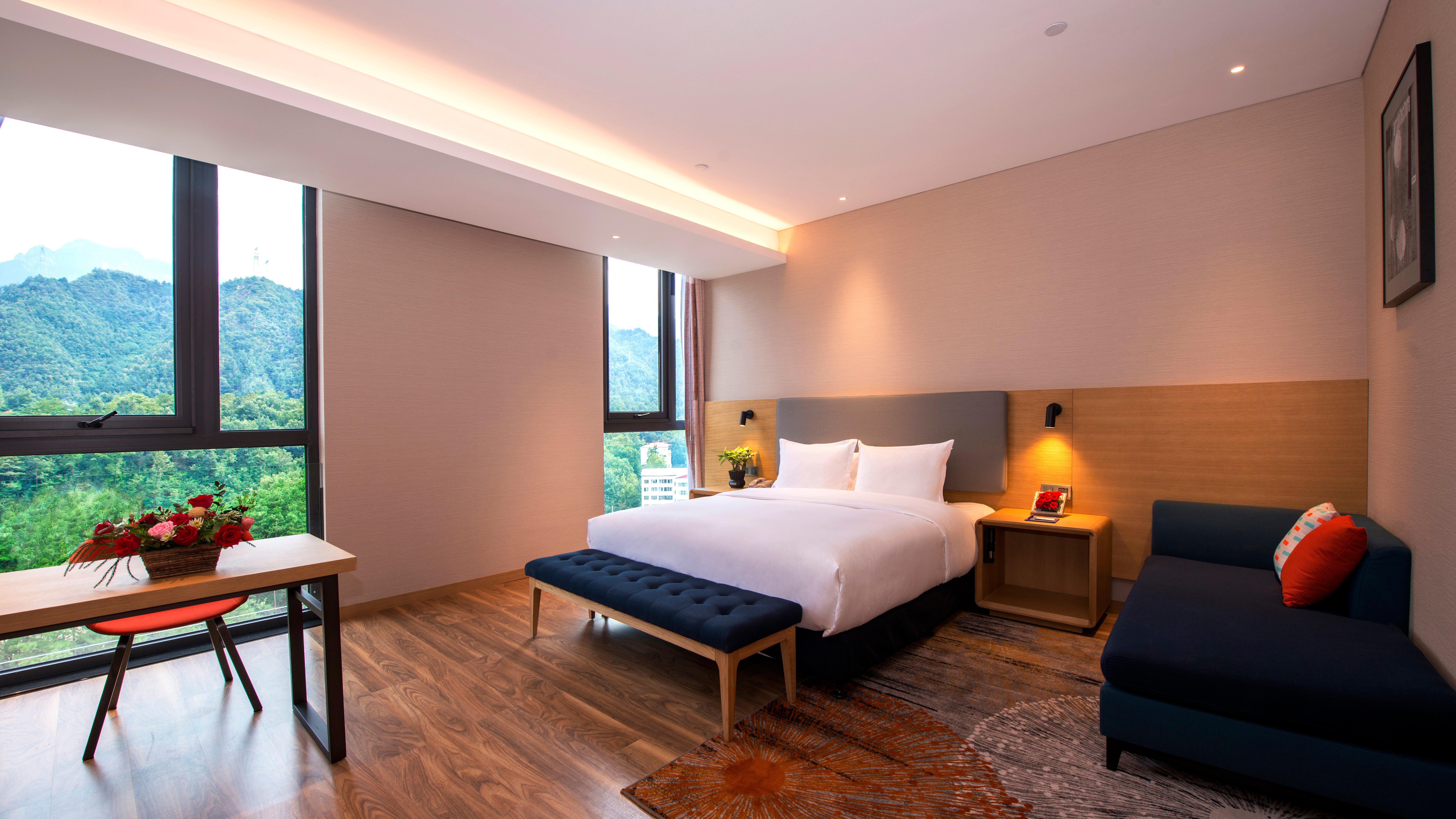 Holiday Inn Express Luanchuan By Ihg Dış mekan fotoğraf