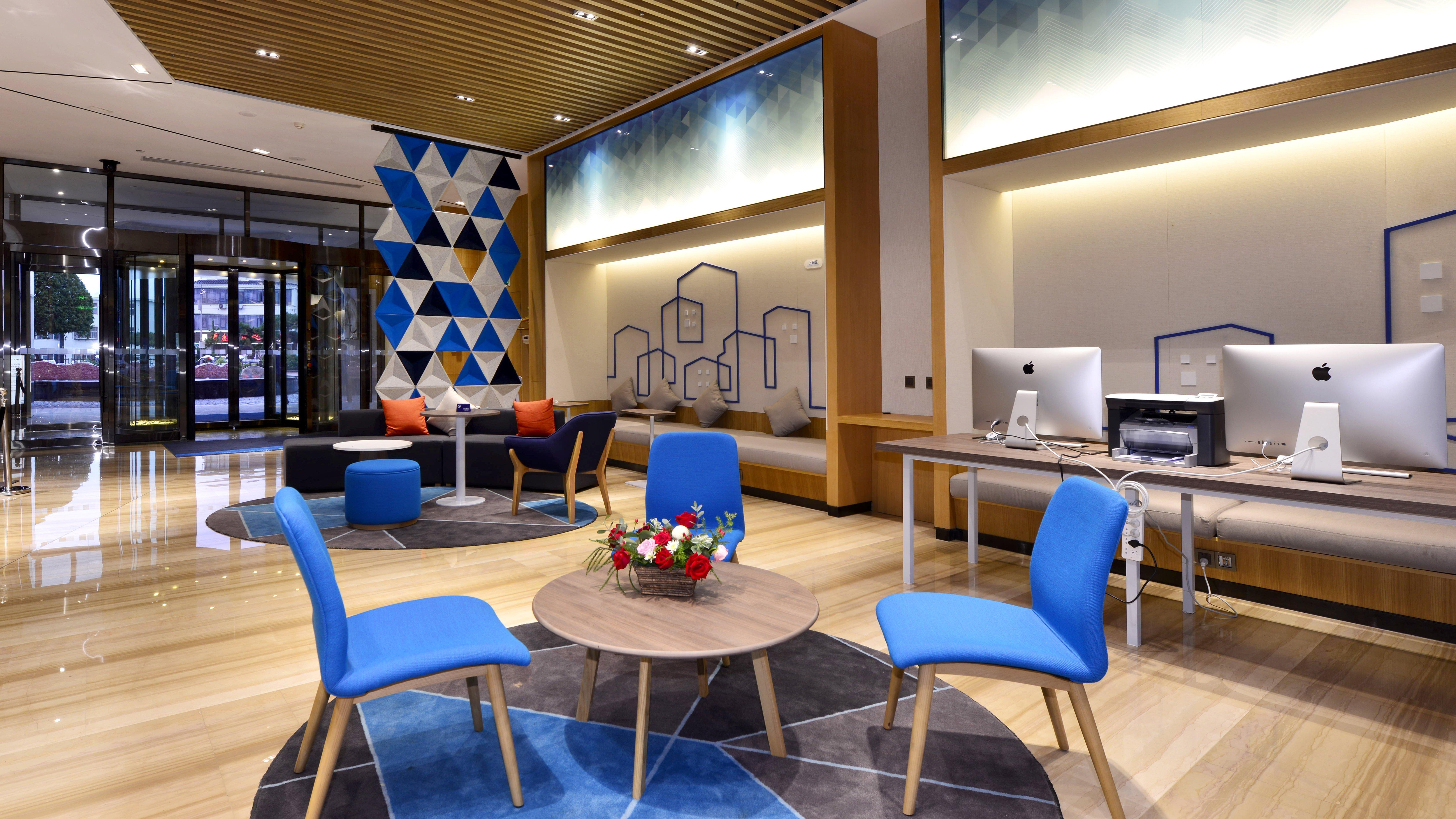Holiday Inn Express Luanchuan By Ihg Dış mekan fotoğraf