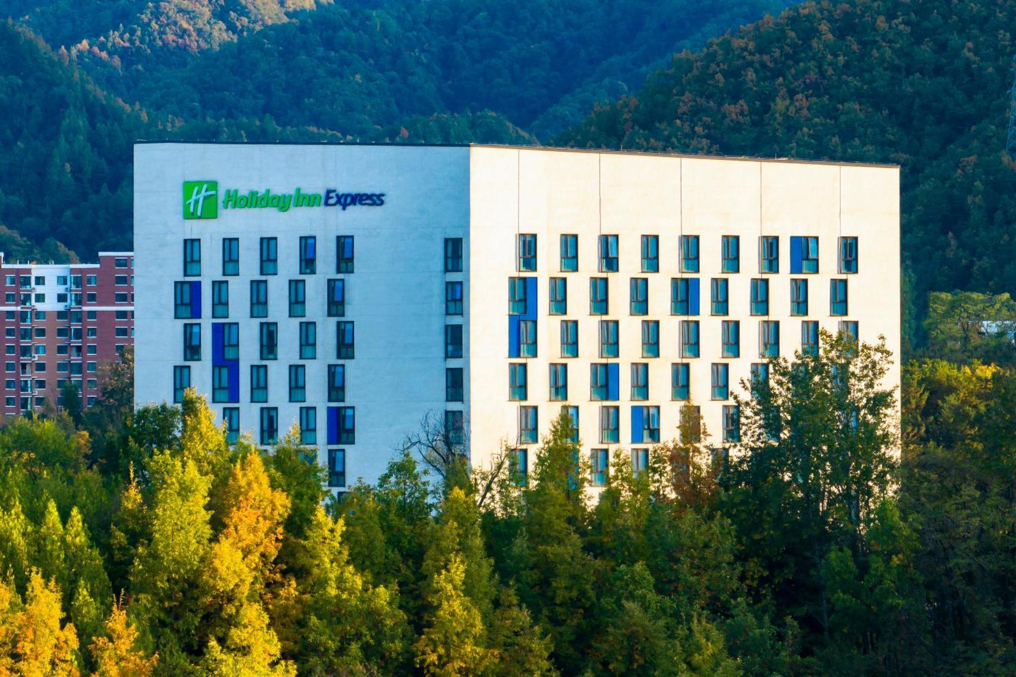 Holiday Inn Express Luanchuan By Ihg Dış mekan fotoğraf